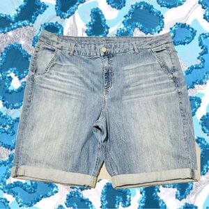 Lane Bryant Signature Fit Boyfriend Light Wash MIdi Denim Shorts